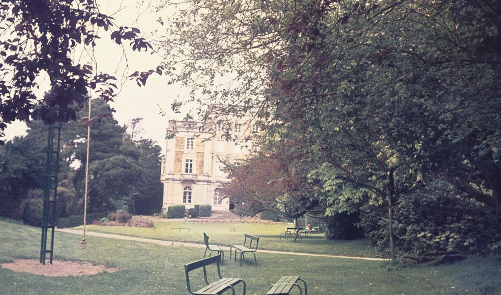 Cour de récréation du collège agricole de Rohannec'h © Archives départementales des Côtes d'Armor, 72Fi1001