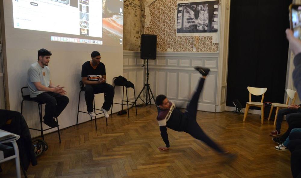 Démonstration de breakdance des 3 athlètes olympiques Killian TREPORT alias Bboy Killian, Erwan TALLONNEAU alias Bboy R-One, Mathéo DUBAR alias Bboy Kidmario pour un groupe de jeunes suivis par les services d'aide à l'enfance du Département, avril 2024, avril 2024