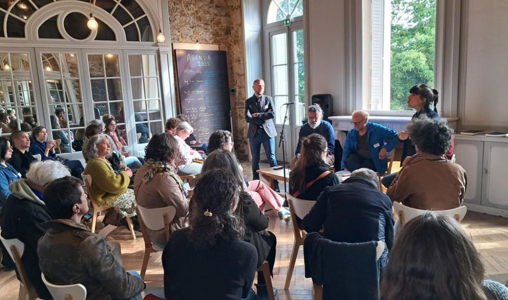 A la rencontre des maisons d'éditions de Bretagne, rencontre organisée par la Bibliothèque des Côtes d'Armor, mai 2025